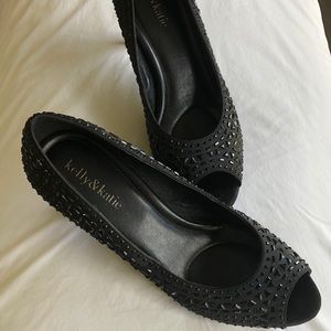 Cute studded rhinestone peep toe pumps like new
